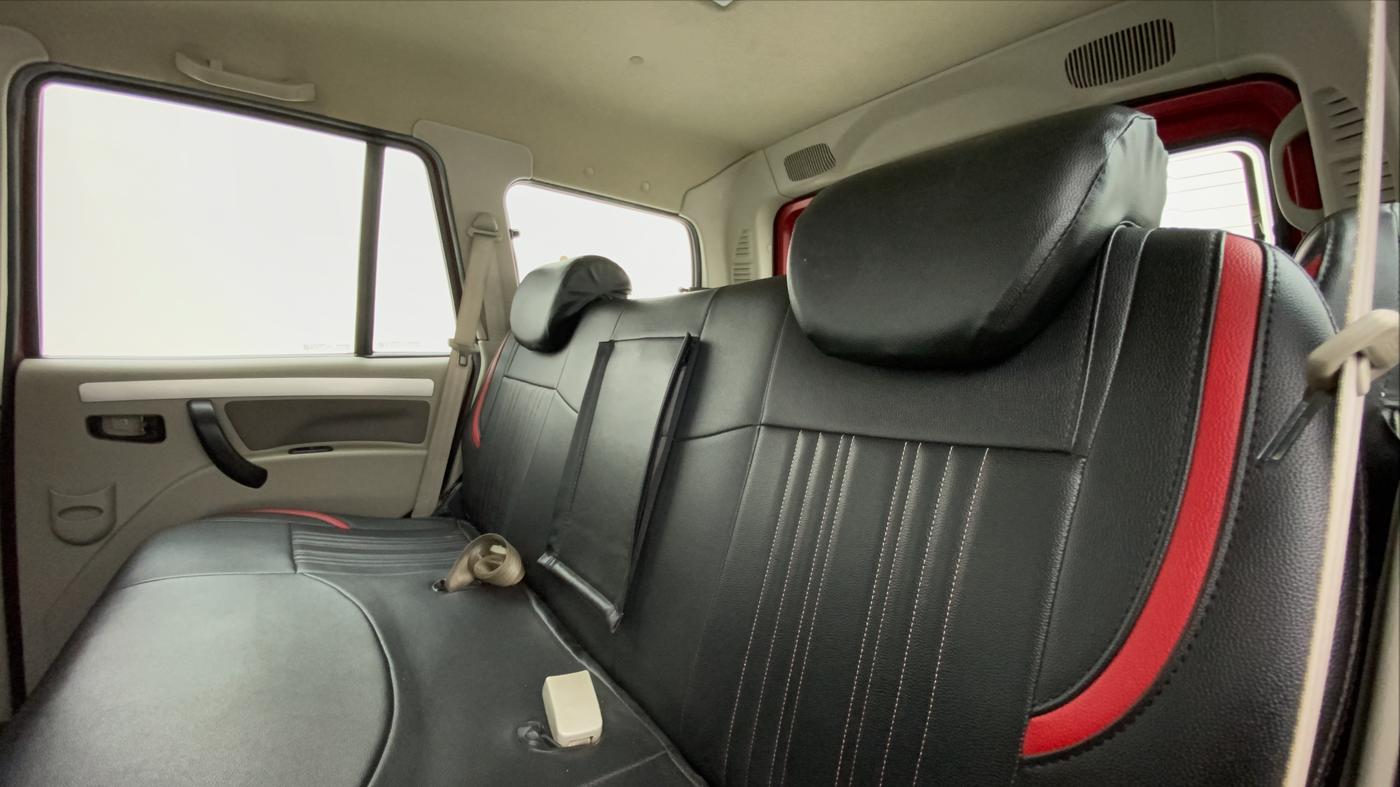 2017 Mahindra Scorpio S10 AT, Diesel, Automatic, 70,369 km, Right Side Rear Door Cabin