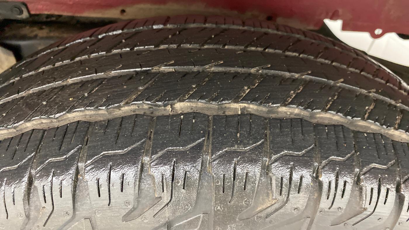2017 Mahindra Scorpio S10 AT, Diesel, Automatic, 70,369 km, Left Rear Tyre Tread