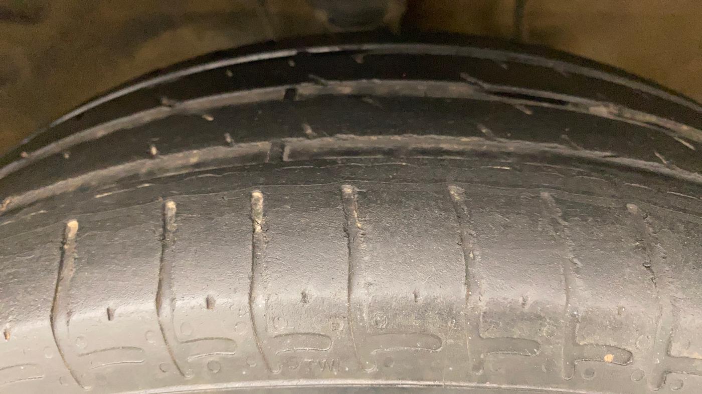 2016 Maruti Wagon R 1.0 VXI, Petrol, Manual, 67,756 km, Right Front Tyre Tread