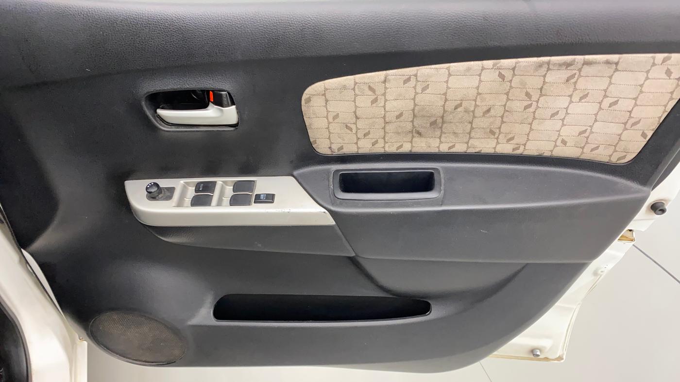 2016 Maruti Wagon R 1.0 VXI, Petrol, Manual, 67,756 km, Driver Side Door Panels Control