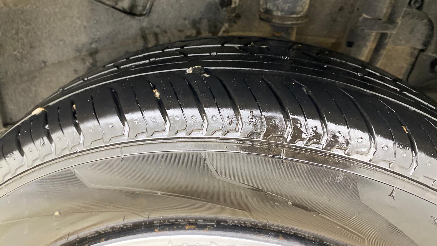 2018 Tata NEXON XM PETROL, Petrol, Manual, 1,18,173 km, Left Rear Tyre Tread