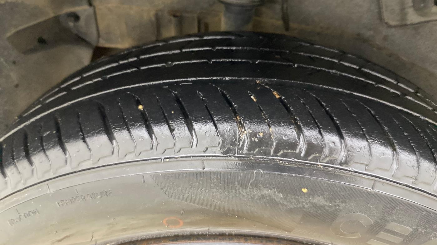 2018 Tata NEXON XM PETROL, Petrol, Manual, 1,18,173 km, Right Rear Tyre Tread