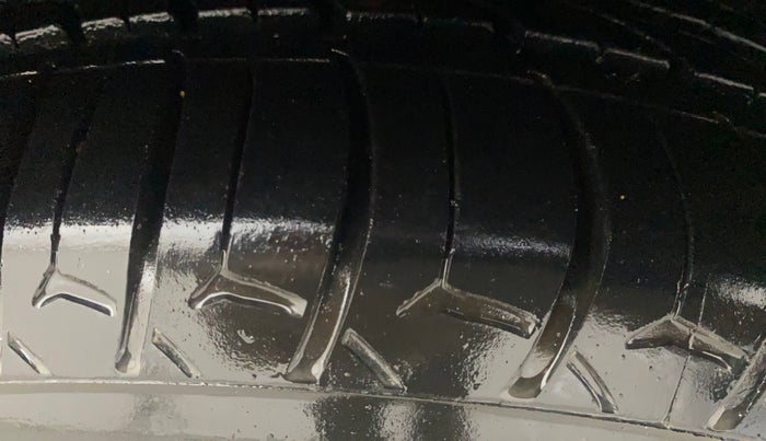 2020 Volkswagen Polo COMFORTLINE 1.0L MPI, Petrol, Manual, 60,050 km, Right Front Tyre Tread