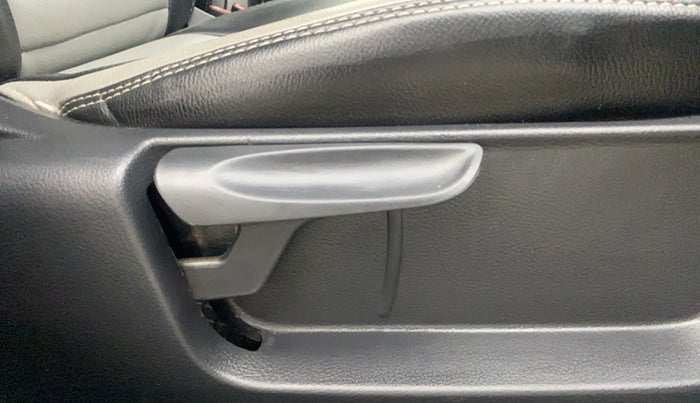 2020 Volkswagen Polo COMFORTLINE 1.0L MPI, Petrol, Manual, 60,050 km, Driver Side Adjustment Panel