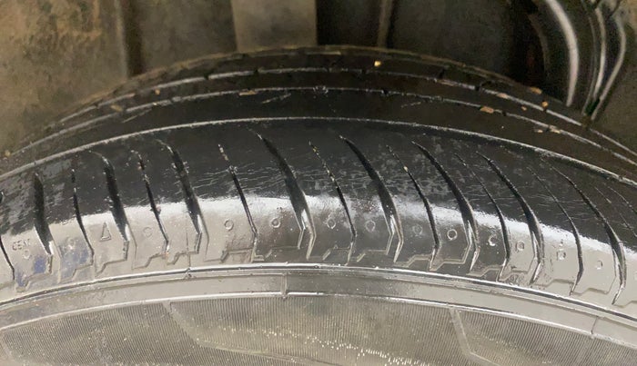 2022 Nissan MAGNITE XE, Petrol, Manual, 30,713 km, Right Rear Tyre Tread