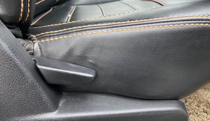 2019 Renault Duster RXS CVT, Petrol, Automatic, 58,502 km, Driver Side Adjustment Panel