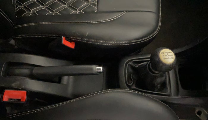 2017 Maruti Swift VXI, Petrol, Manual, 21,684 km, Gear Lever