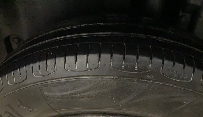 2017 Maruti Swift VXI, Petrol, Manual, 21,684 km, Left Rear Tyre Tread
