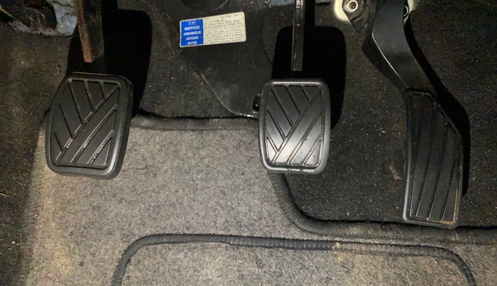 2017 Maruti Swift VXI, Petrol, Manual, 21,684 km, Pedals