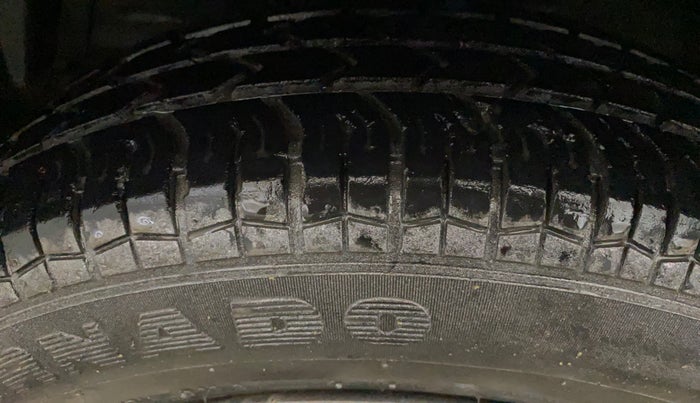 2017 Maruti Swift VXI, Petrol, Manual, 21,684 km, Left Front Tyre Tread