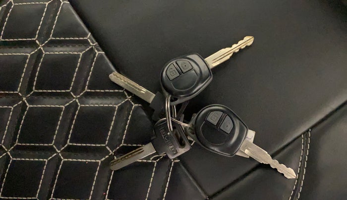 2017 Maruti Swift VXI, Petrol, Manual, 21,684 km, Key Close Up