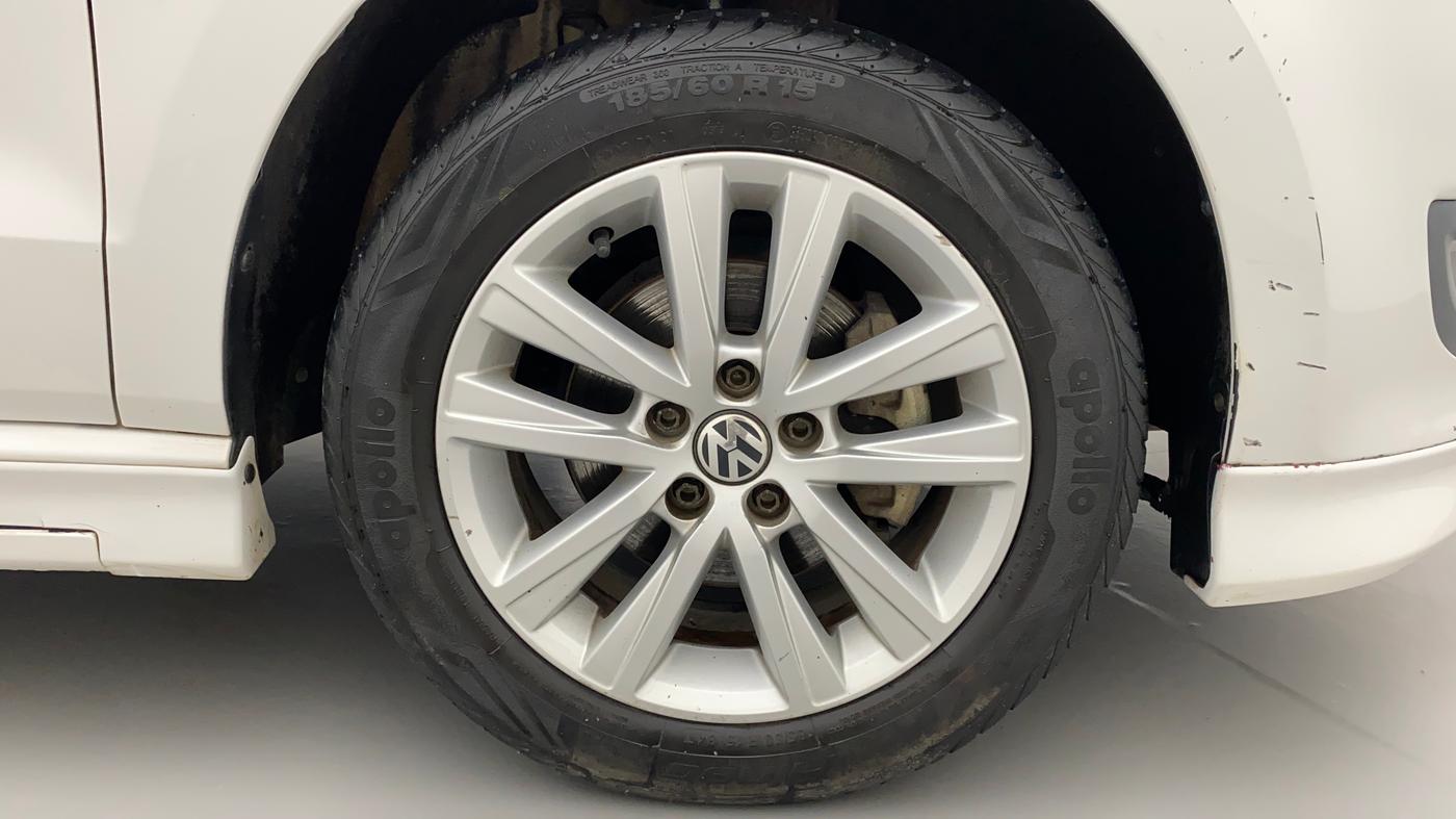2013 Volkswagen Polo HIGHLINE1.2L, Petrol, Manual, 73,659 km, Right Front Wheel