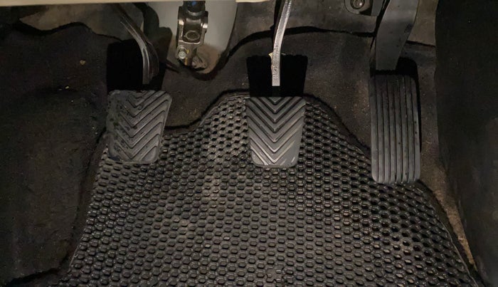 2017 Hyundai Verna 1.6 VTVT SX, Petrol, Manual, 1,06,036 km, Pedals