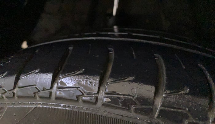 2017 Hyundai Verna 1.6 VTVT SX, Petrol, Manual, 1,06,036 km, Right Rear Tyre Tread