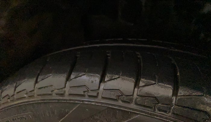 2017 Hyundai Verna 1.6 VTVT SX, Petrol, Manual, 1,06,036 km, Left Front Tyre Tread