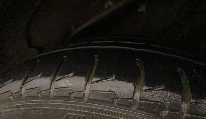 2017 Hyundai Verna 1.6 VTVT SX, Petrol, Manual, 1,06,036 km, Left Rear Tyre Tread