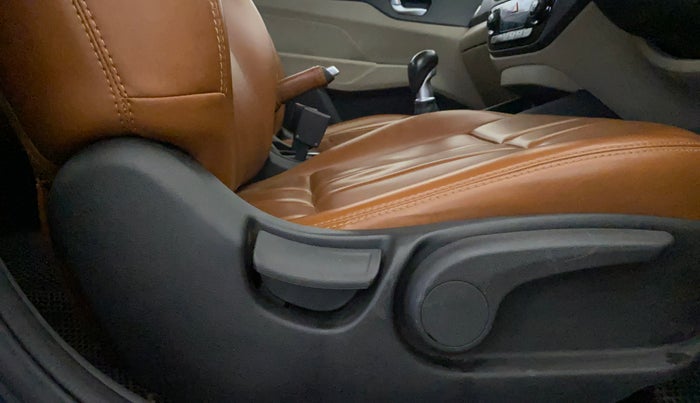 2017 Hyundai Verna 1.6 VTVT SX, Petrol, Manual, 1,06,036 km, Driver Side Adjustment Panel