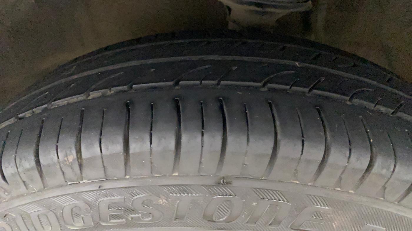 2016 Maruti Alto 800 LXI, Petrol, Manual, 75,796 km, Left Front Tyre Tread