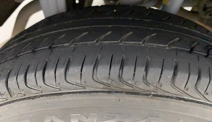 2016 Maruti Alto 800 LXI, Petrol, Manual, 75,796 km, Right Rear Tyre Tread