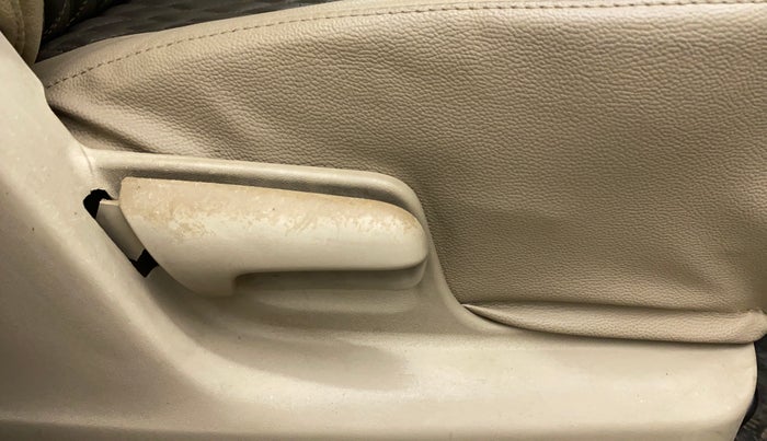 2014 Maruti Ertiga VXI, Petrol, Manual, 41,974 km, Driver Side Adjustment Panel