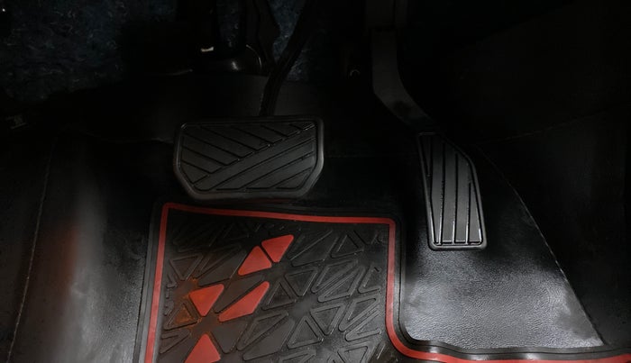 2020 Maruti Vitara Brezza ZXI+ AT SHVS DUAL TONE, Petrol, Automatic, 21,084 km, Pedals