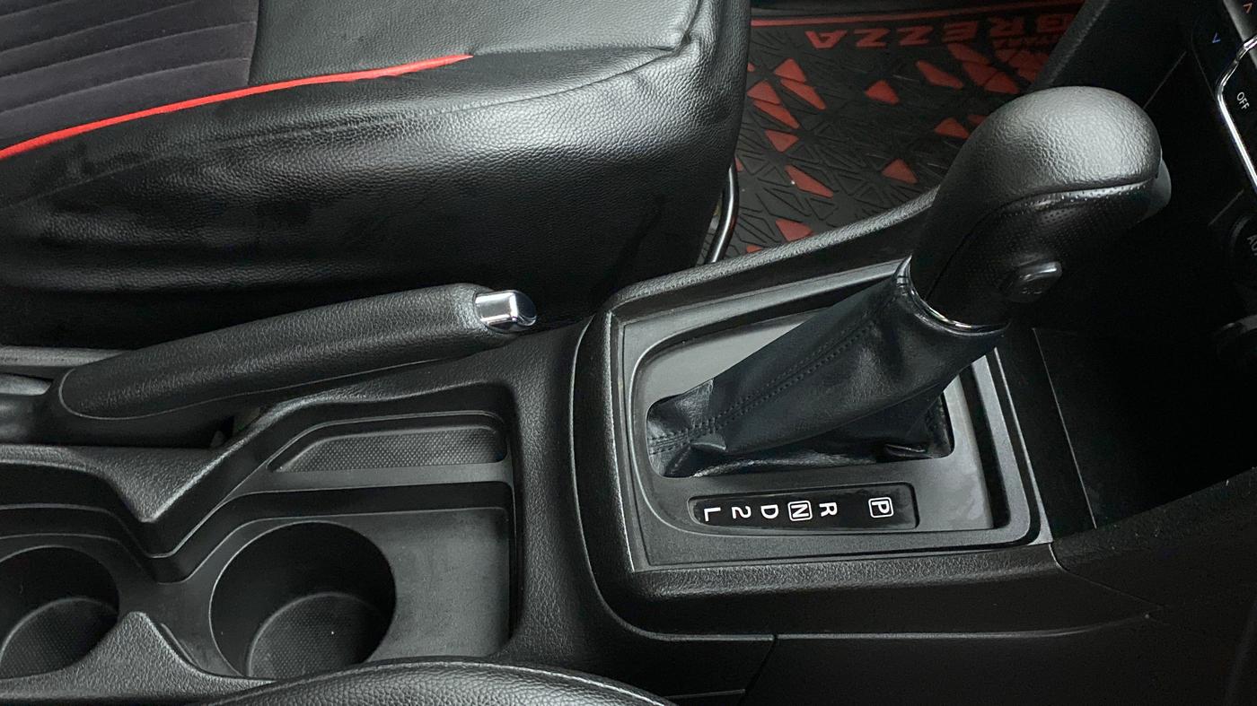 2020 Maruti Vitara Brezza ZXI+ AT SHVS DUAL TONE, Petrol, Automatic, 21,084 km, Gear Lever