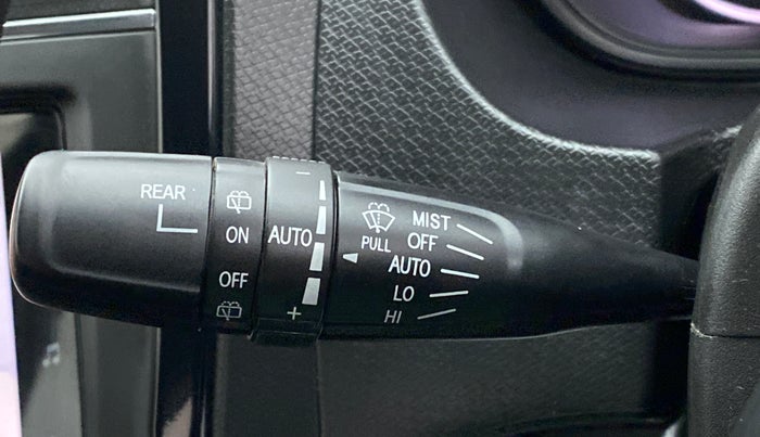 2020 Maruti Vitara Brezza ZXI+ AT SHVS DUAL TONE, Petrol, Automatic, 21,084 km, Rain Sensing Wipers