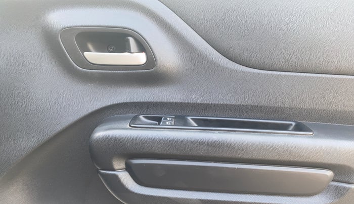 2023 CITROEN C3 SHINE 1.2, Petrol, Manual, 29,764 km, Driver Side Door Panels Control