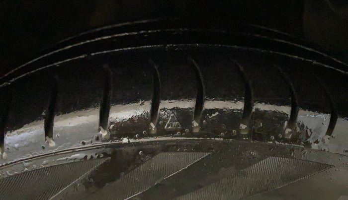 2017 Hyundai Grand i10 SPORTZ 1.2 KAPPA VTVT, Petrol, Manual, 98,090 km, Right Front Tyre Tread