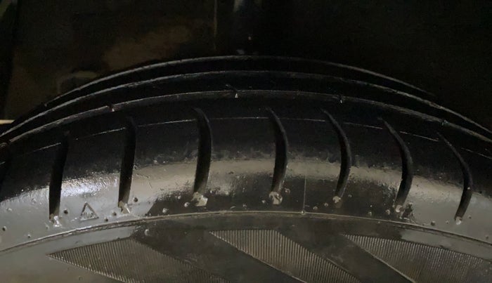 2017 Hyundai Grand i10 SPORTZ 1.2 KAPPA VTVT, Petrol, Manual, 98,090 km, Right Rear Tyre Tread