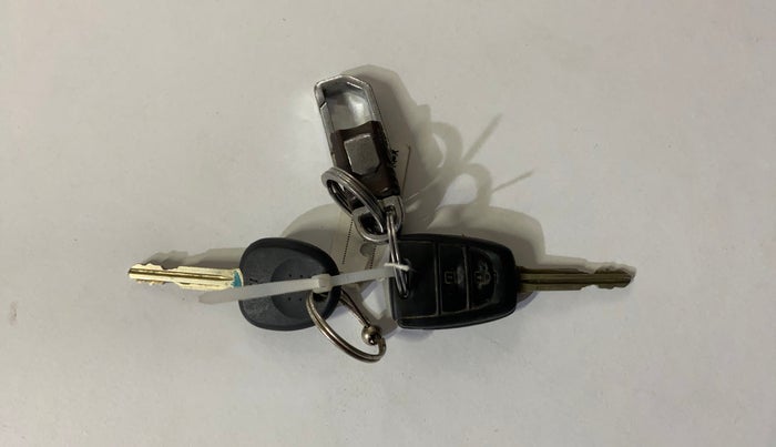 2017 Hyundai Grand i10 SPORTZ 1.2 KAPPA VTVT, Petrol, Manual, 98,090 km, Key Close Up