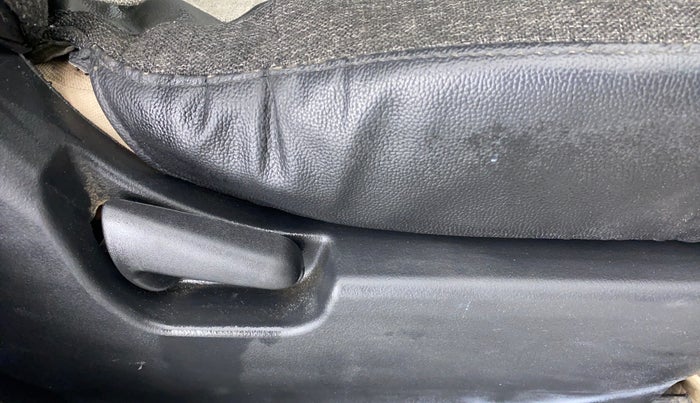 2018 Maruti Wagon R 1.0 LXI CNG, CNG, Manual, 26,783 km, Driver Side Adjustment Panel