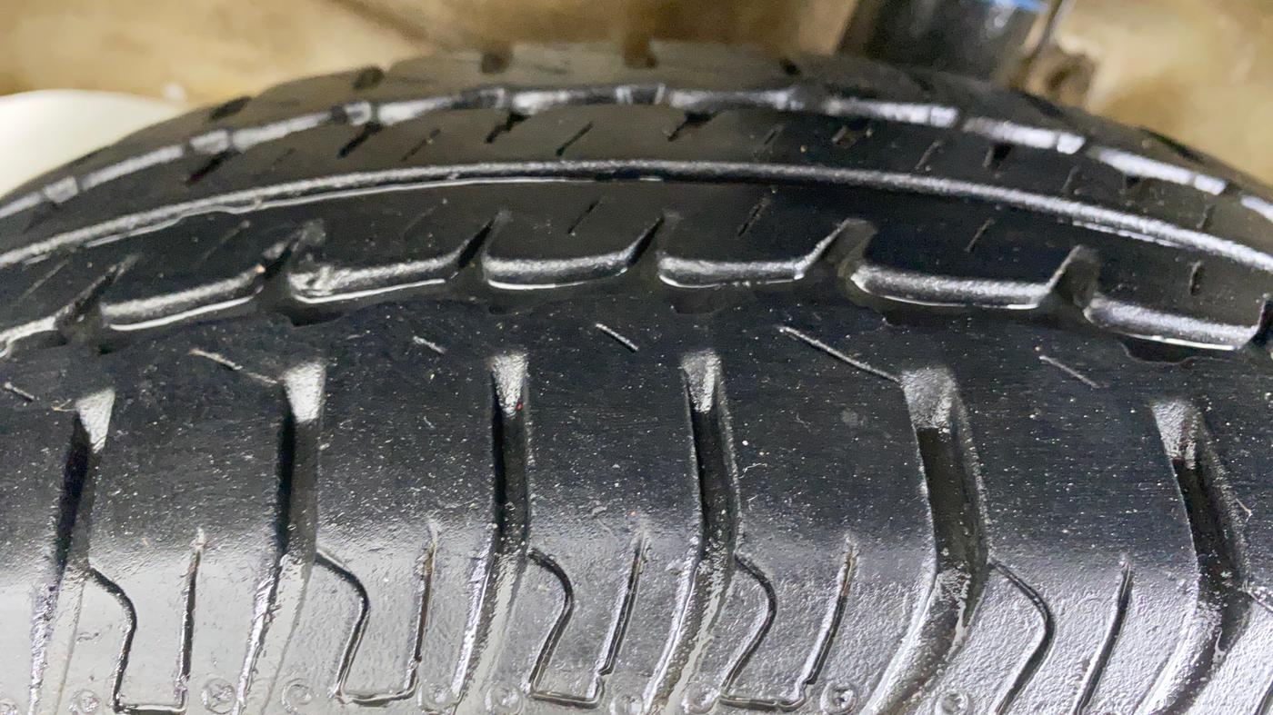 2018 Maruti Wagon R 1.0 LXI CNG, CNG, Manual, 26,783 km, Left Front Tyre Tread