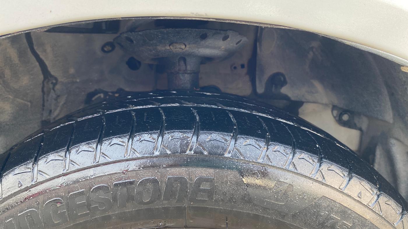 2017 Honda Brio S MT, Petrol, Manual, 1,00,216 km, Right Front Tyre Tread