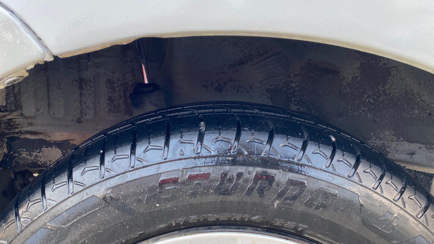 2017 Honda Brio S MT, Petrol, Manual, 1,00,216 km, Right Rear Tyre Tread