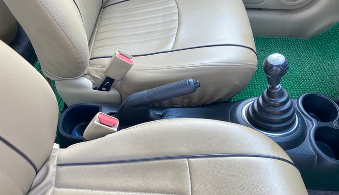 2017 Honda Brio S MT, Petrol, Manual, 1,00,138 km, Gear Lever