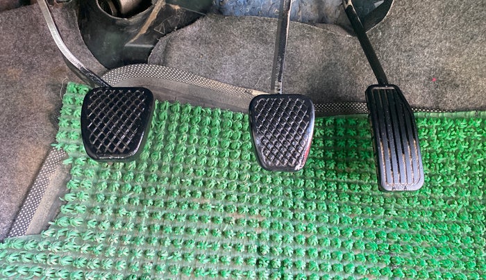 2017 Honda Brio S MT, Petrol, Manual, 1,00,138 km, Pedals