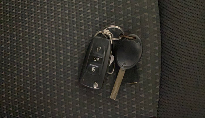 2019 Tata Tiago XZ PLUS PETROL, Petrol, Manual, 13,435 km, Key Close Up