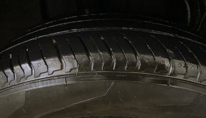 2024 Nissan MAGNITE Kuro Edition 1.0  MT , Petrol, Manual, 36,610 km, Right Rear Tyre Tread