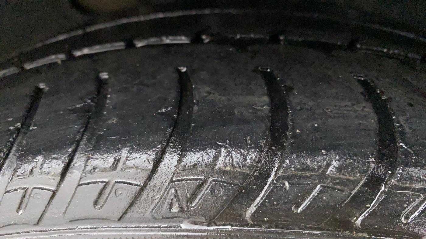 2014 Volkswagen Jetta COMFORTLINE TDI, Diesel, Manual, 1,20,112 km, Right Front Tyre Tread
