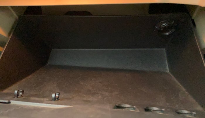 2014 Volkswagen Jetta COMFORTLINE TDI, Diesel, Manual, 1,20,112 km, Cooled Glove Box