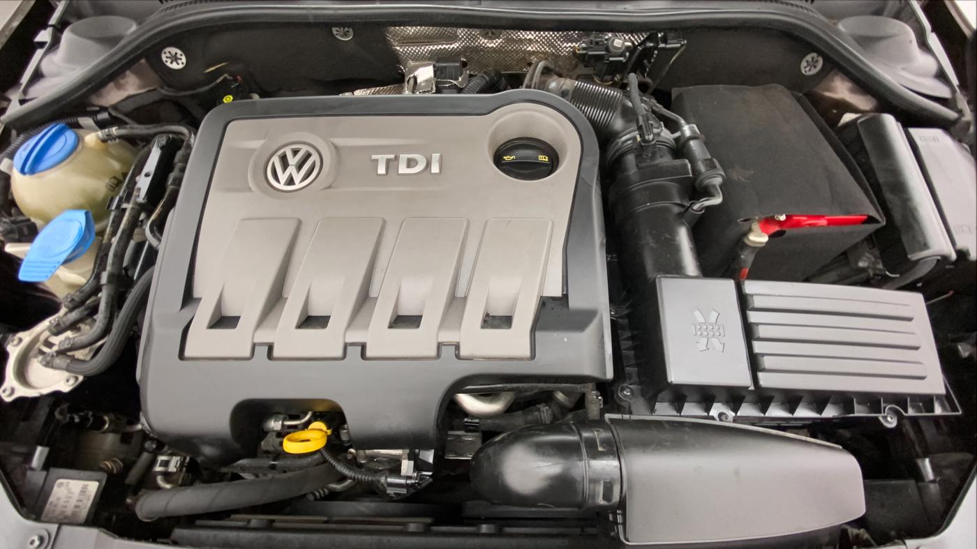 2014 Volkswagen Jetta COMFORTLINE TDI, Diesel, Manual, 1,20,112 km, Open Bonet