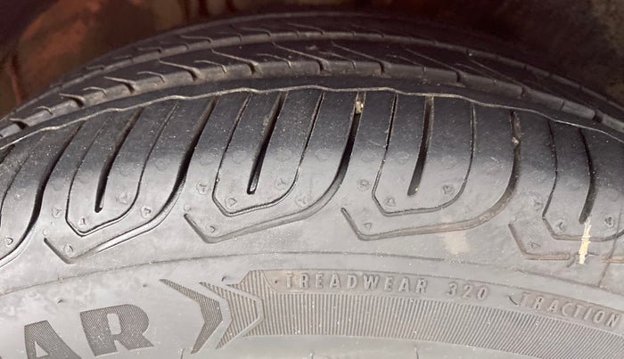 2017 Volkswagen Polo COMFORTLINE 1.2L PETROL, Petrol, Manual, 59,519 km, Right Front Tyre Tread
