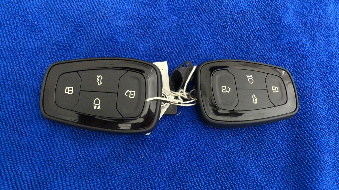 2022 Tata PUNCH CREATIVE 1.2 AMT KAZIRANGA EDITION , Petrol, Automatic, 28,316 km, Key Close Up