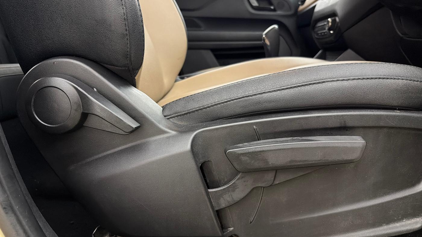 2022 Tata PUNCH CREATIVE 1.2 AMT KAZIRANGA EDITION , Petrol, Automatic, 28,316 km, Driver Side Adjustment Panel