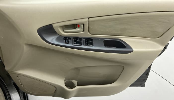 2014 Toyota Innova 2.5 GX 8 STR BS IV, Diesel, Manual, 1,20,130 km, Driver Side Door Panels Control