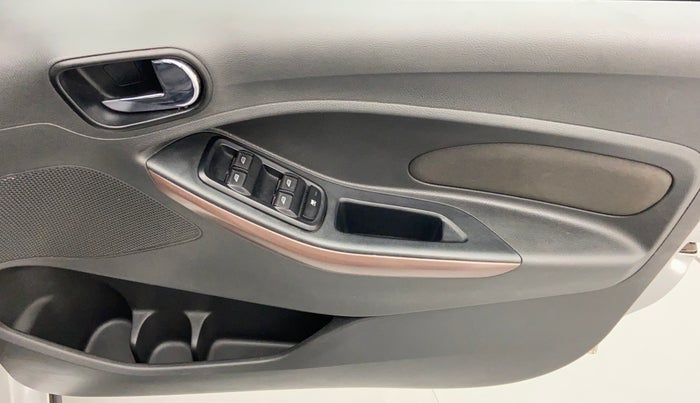 2018 Ford FREESTYLE TITANIUM 1.2 TI-VCT MT, Petrol, Manual, 66,943 km, Driver Side Door Panels Control