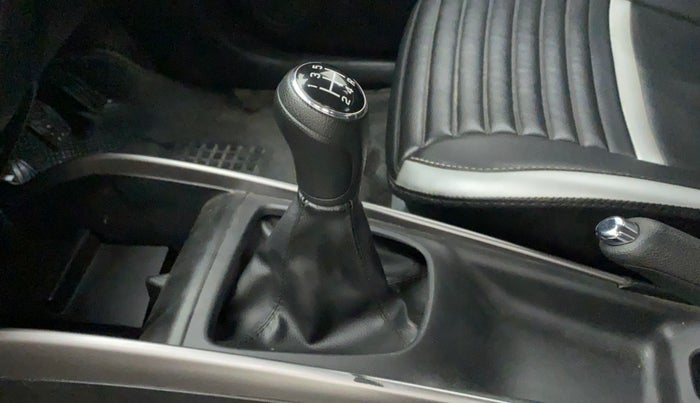 2021 Maruti Baleno DELTA PETROL 1.2, Petrol, Manual, 22,068 km, Gear lever - Boot cover slightly torn