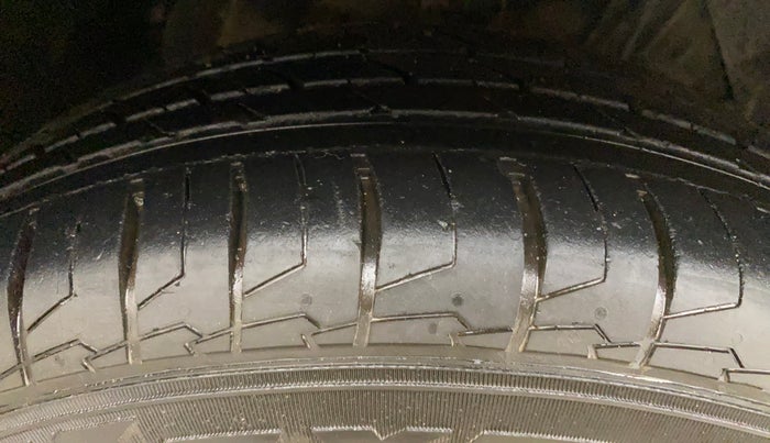 2016 Maruti S Cross ZETA 1.3, Diesel, Manual, 1,11,866 km, Right Front Tyre Tread