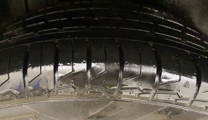 2016 Maruti S Cross ZETA 1.3, Diesel, Manual, 1,11,866 km, Right Rear Tyre Tread